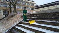 階段の雪はき！
