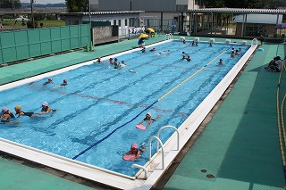 夏休みのプール